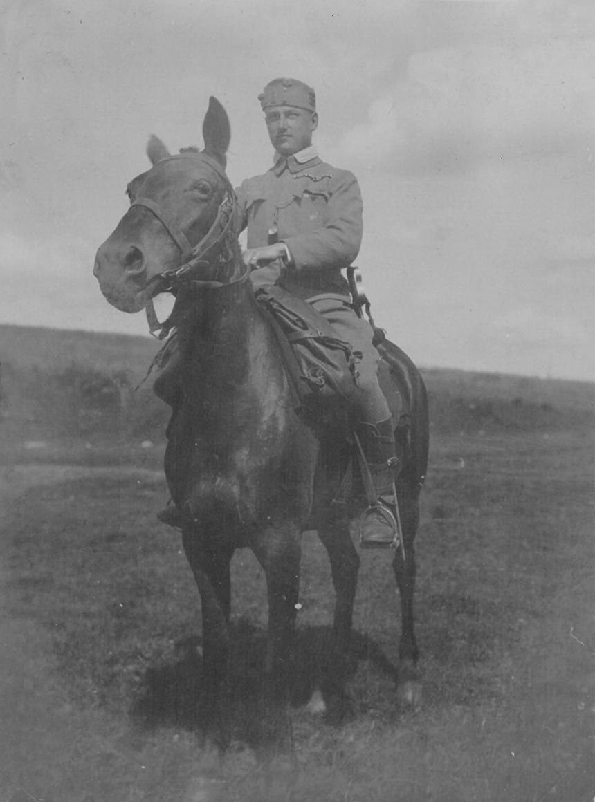 Vitéz Lakatos Ferenc lóháton